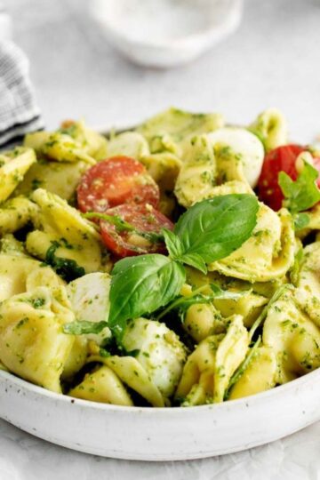 A bowl of pesto with tortellini.