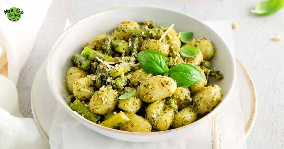 A bowl of pesto gnocchi.