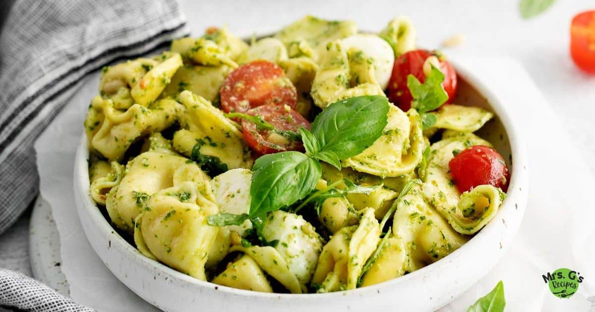 A bowl of pesto with tortellini.